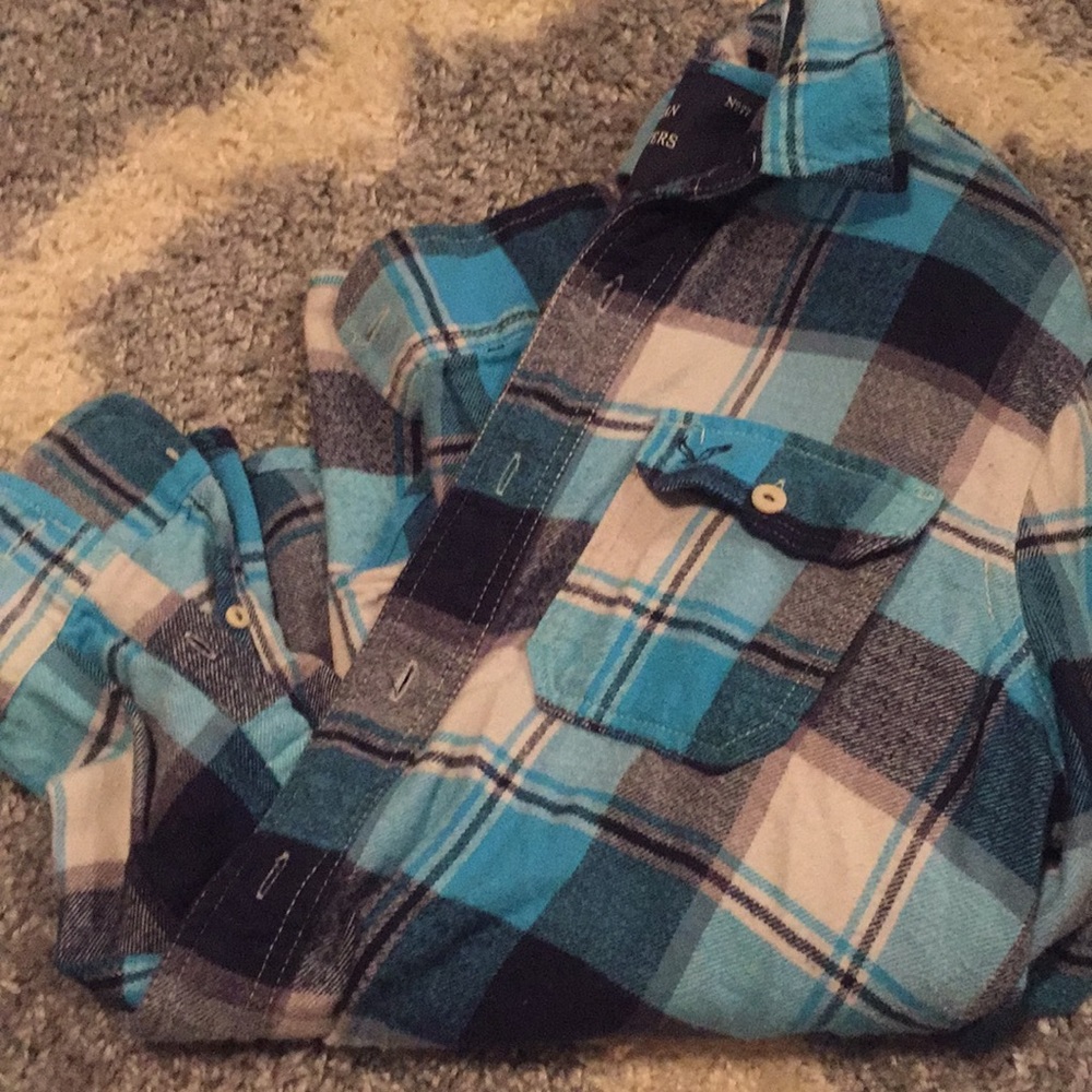 Ae men’s flannel medium